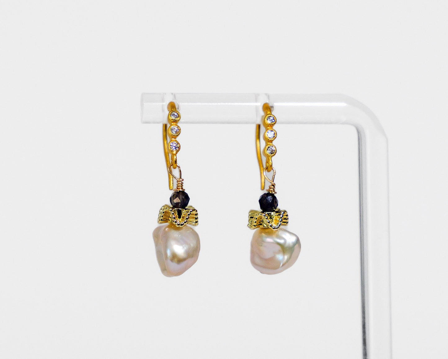 Freshwater pearl drop earrings