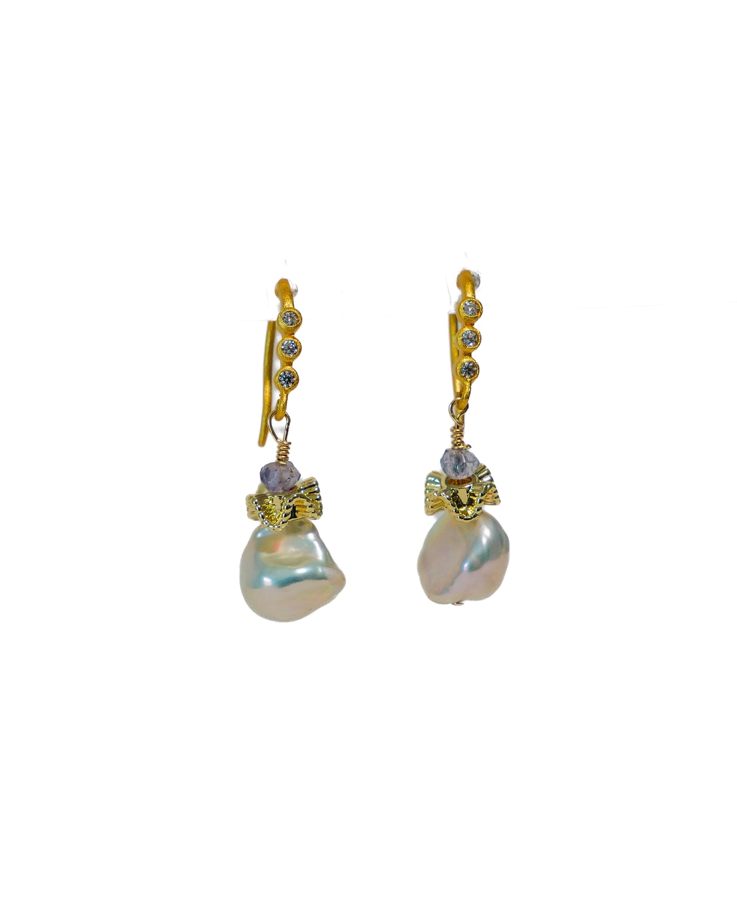 Freshwater pearl dangle earring