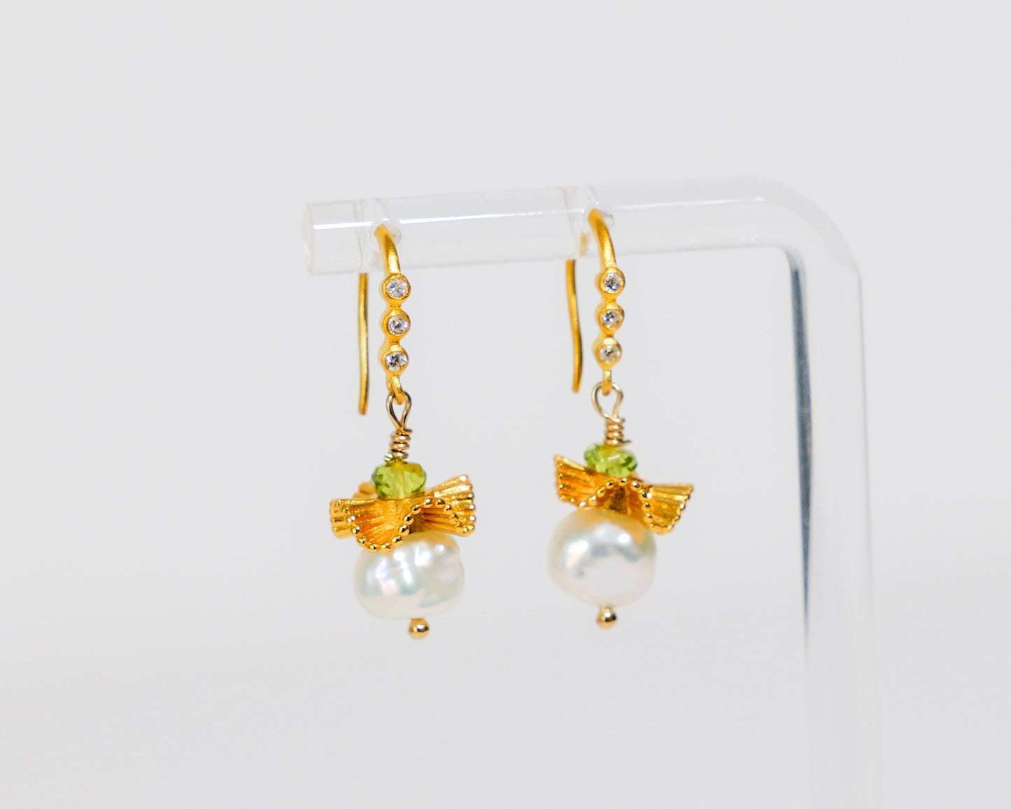 Freshwater pearl dangle earring