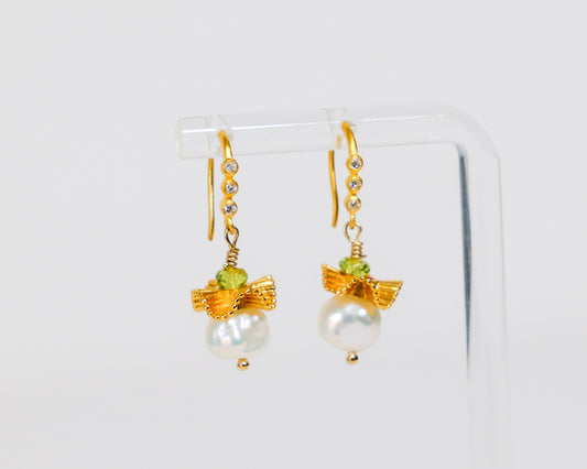 Freshwater pearl dangle earring