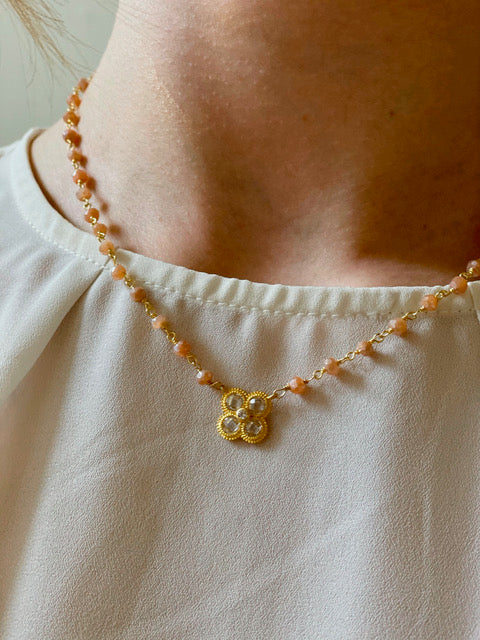 A Sunstone Pendant Shortchain